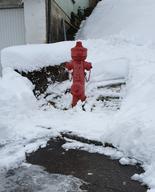 Vorbildlich. Der Hydrant auf dem Grundstück eines Feuerwehrkameraden